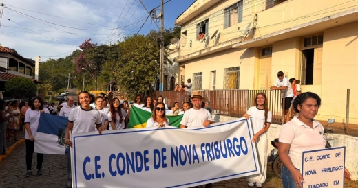 Prefeita Emanuela Teixeira participa do Desfile Cívico de abertura da ...