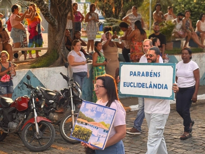 Prefeita Emanuela Teixeira participa do Desfile Cívico de abertura da ...