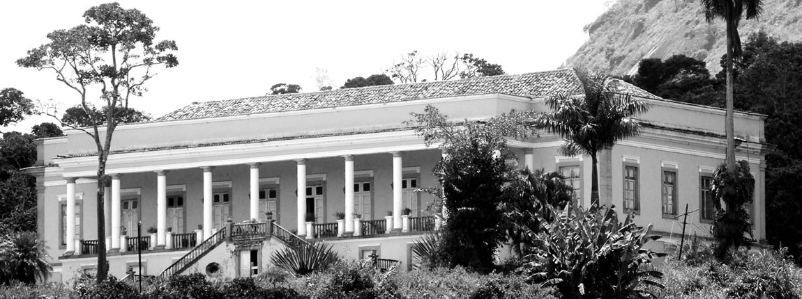 Palácio do Gavião localizado a dois quilômetros do município de Cantagalo RJ (foto em preto e branco)
